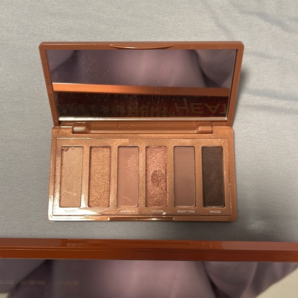 3 URBAN DECAY PALLETS - Picture 5 of 6